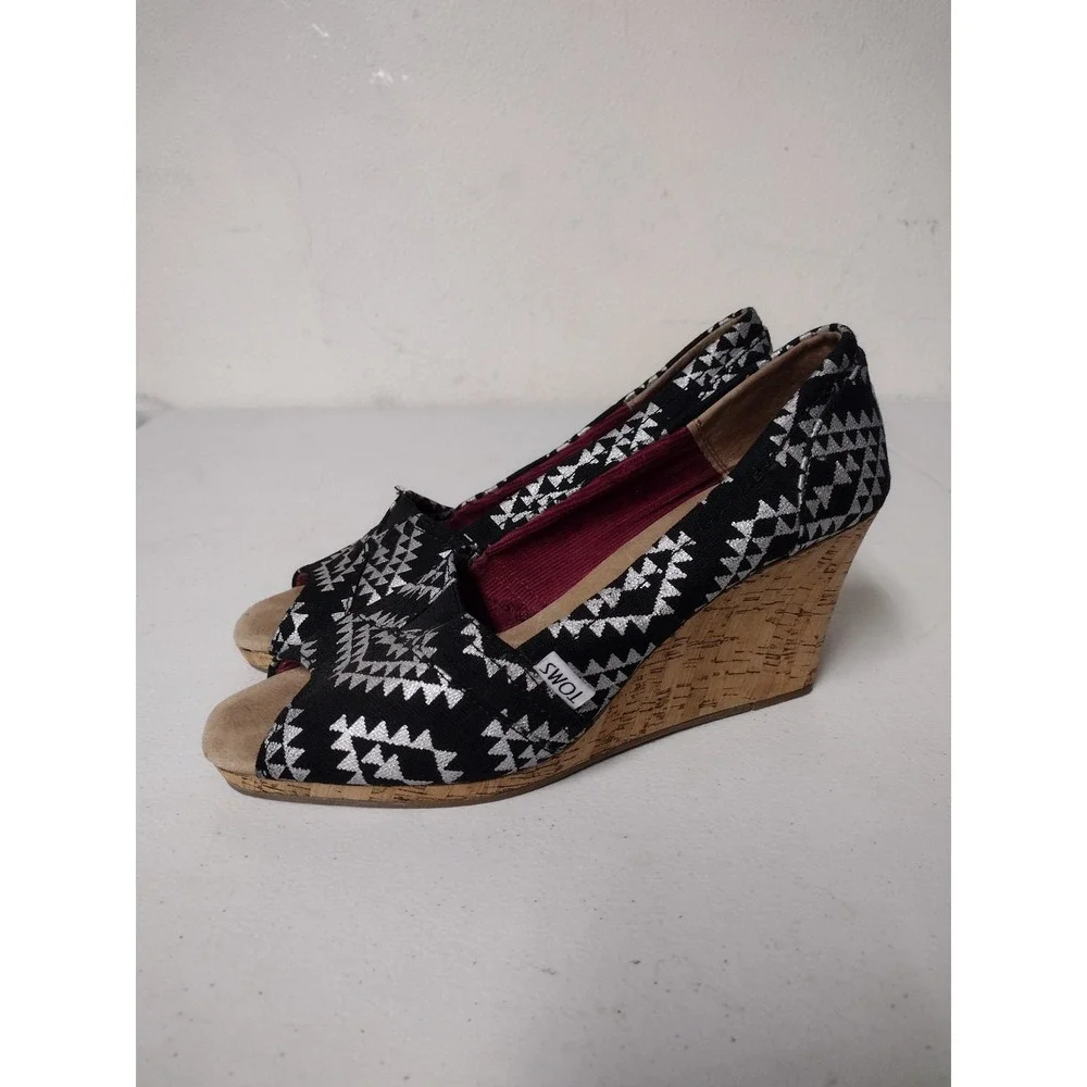 TOMS Womens Black Silver Geometric Triangle Cork Wedge Peep Toe Sandals Size 9.5